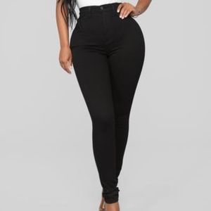 CLASSIC BLACK JEANS